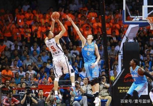 印度古瓦哈提羽毛球大师赛:我国夫妻档打入决赛