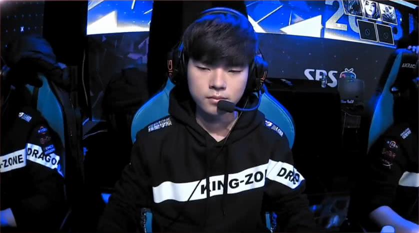 在禁区触球 在禁区触球